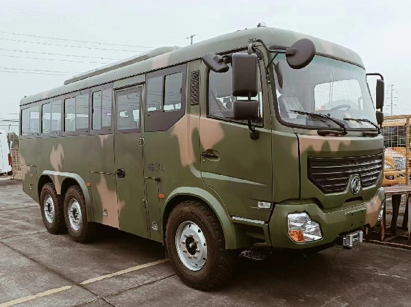 東風(fēng)六驅森林越野運兵車(chē)