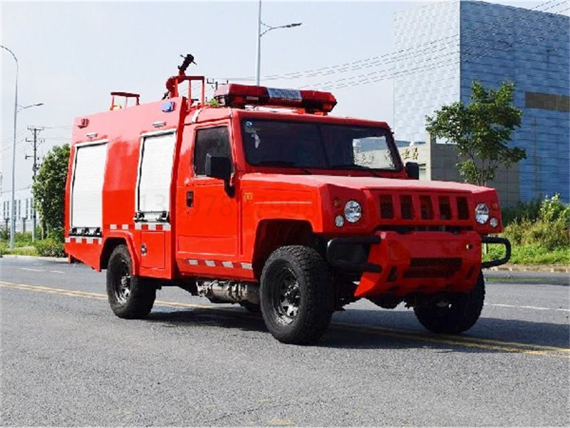 四驅勇士1噸水罐消防車(chē)