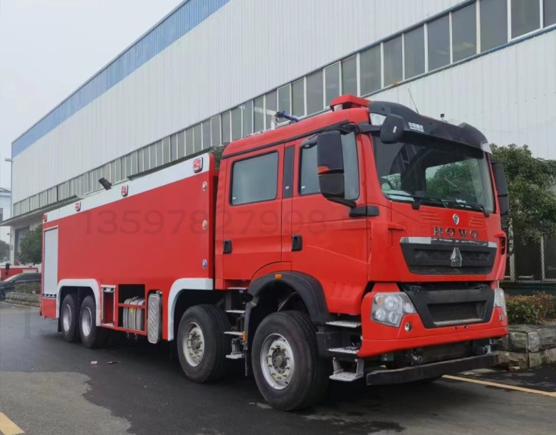 重汽豪沃25噸水罐消防車(chē)