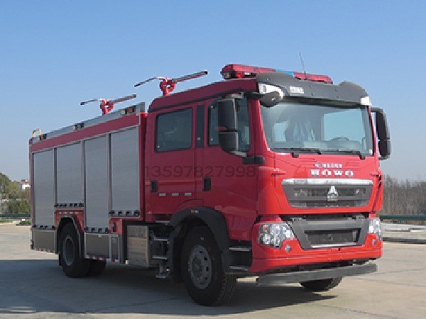 豪沃4噸干粉消防車(chē)