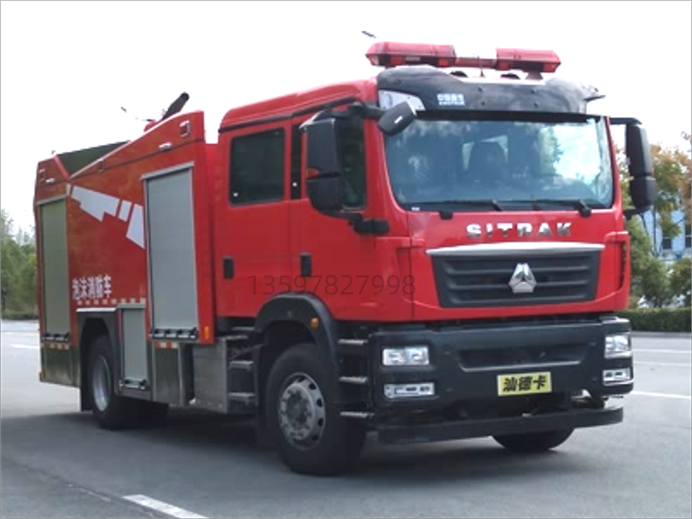 汕德卡7噸泡沫消防車(chē)