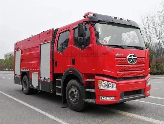 解放8噸泡沫消防車(chē)