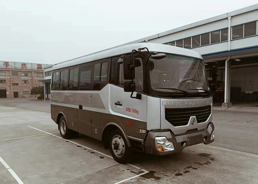 東風(fēng)17人運兵車(chē)