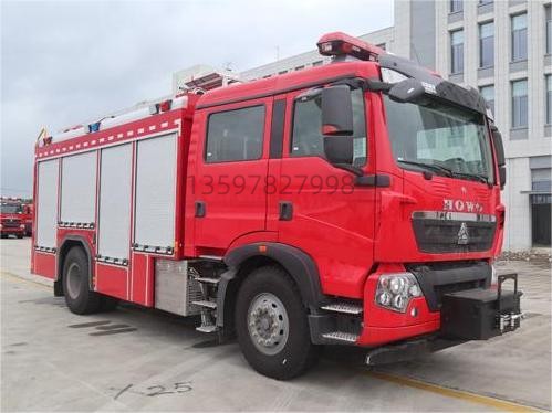 豪沃5噸泡沫消防車(chē)