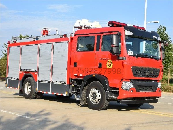 豪沃5噸壓縮空氣泡沫消防車(chē)