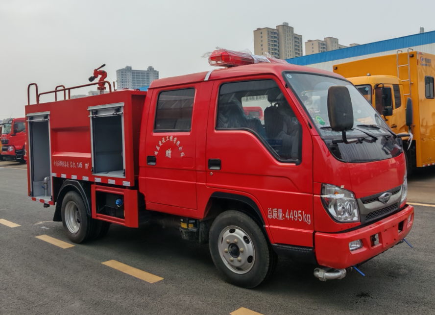 福田雙排藍(lán)牌2噸消防灑水車(chē)